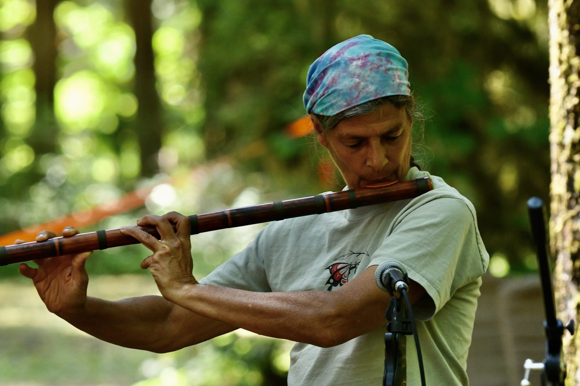 'Mahogany' playing bansuri flute. 'Flutestock' (Oregon, 2022). photo by H. Singing Bird - Marty Dixon
